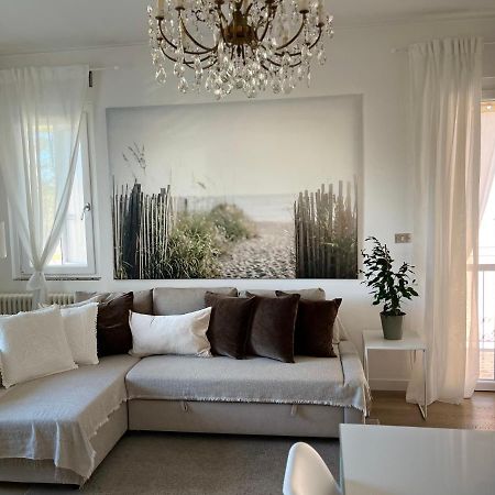 Family Apartment 2 Сирмионе Экстерьер фото