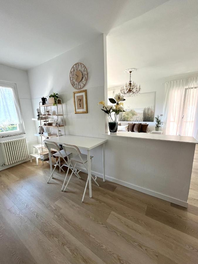 Family Apartment 2 Сирмионе Экстерьер фото