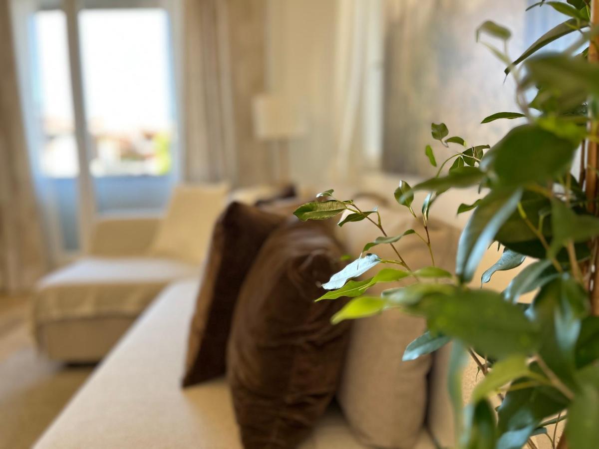 Family Apartment 2 Сирмионе Экстерьер фото