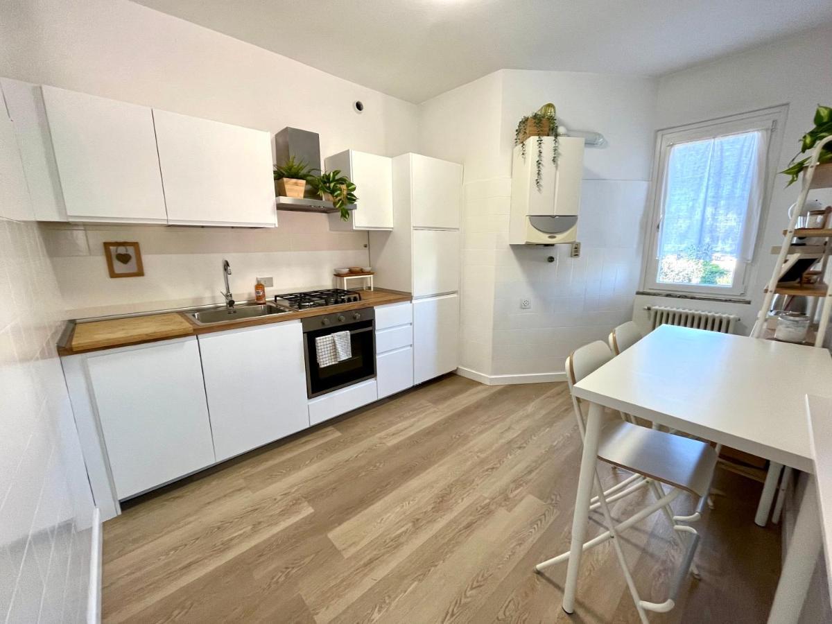 Family Apartment 2 Сирмионе Экстерьер фото