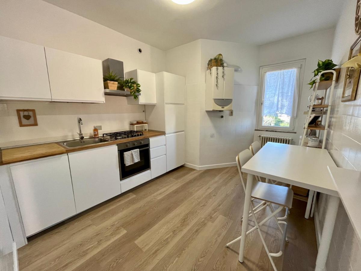 Family Apartment 2 Сирмионе Экстерьер фото