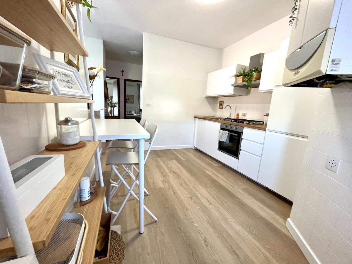 Family Apartment 2 Сирмионе Экстерьер фото