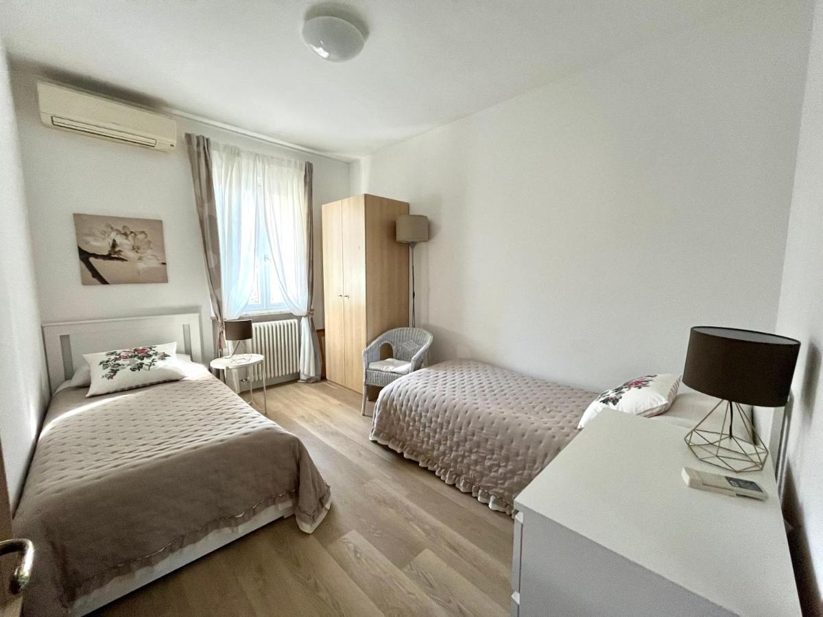 Family Apartment 2 Сирмионе Экстерьер фото
