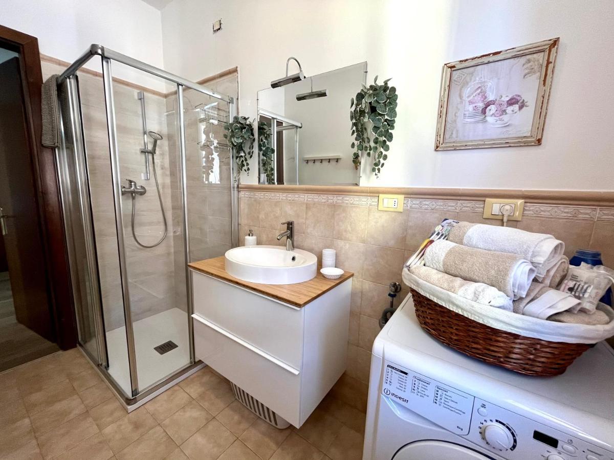 Family Apartment 2 Сирмионе Экстерьер фото